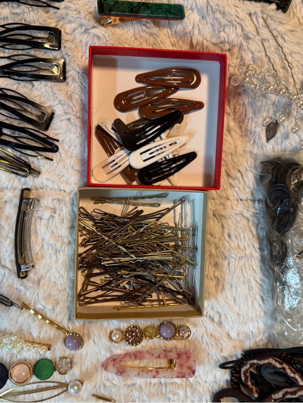Assorted Hair Clips & Accessories Set - Black, Brown, Green, Gold - Picture 3 of 5